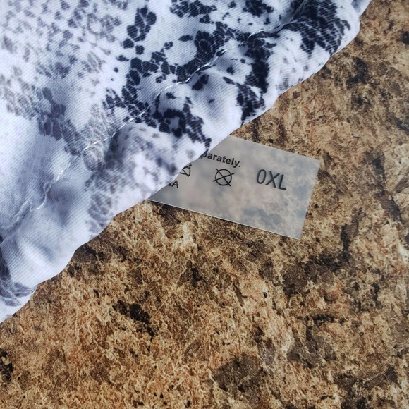 New 0XL bikini tops. White and snake skin - Picture 2 of 2